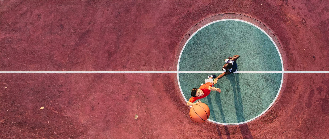 Deux joueurs de basket 